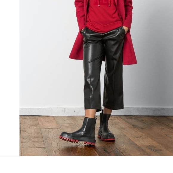 Women NEW BERTUCHI Made In Spain Black Leather Lug Sole Chelsea Boots US… - Picture 10 of 10